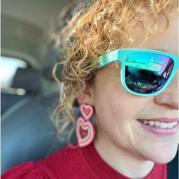 Meet your Posher, Lindsey - Picture 2 of 2